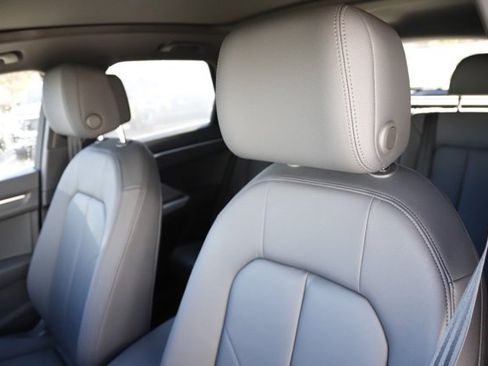 Used 2025 Audi Q3 2.0T Premium image 14