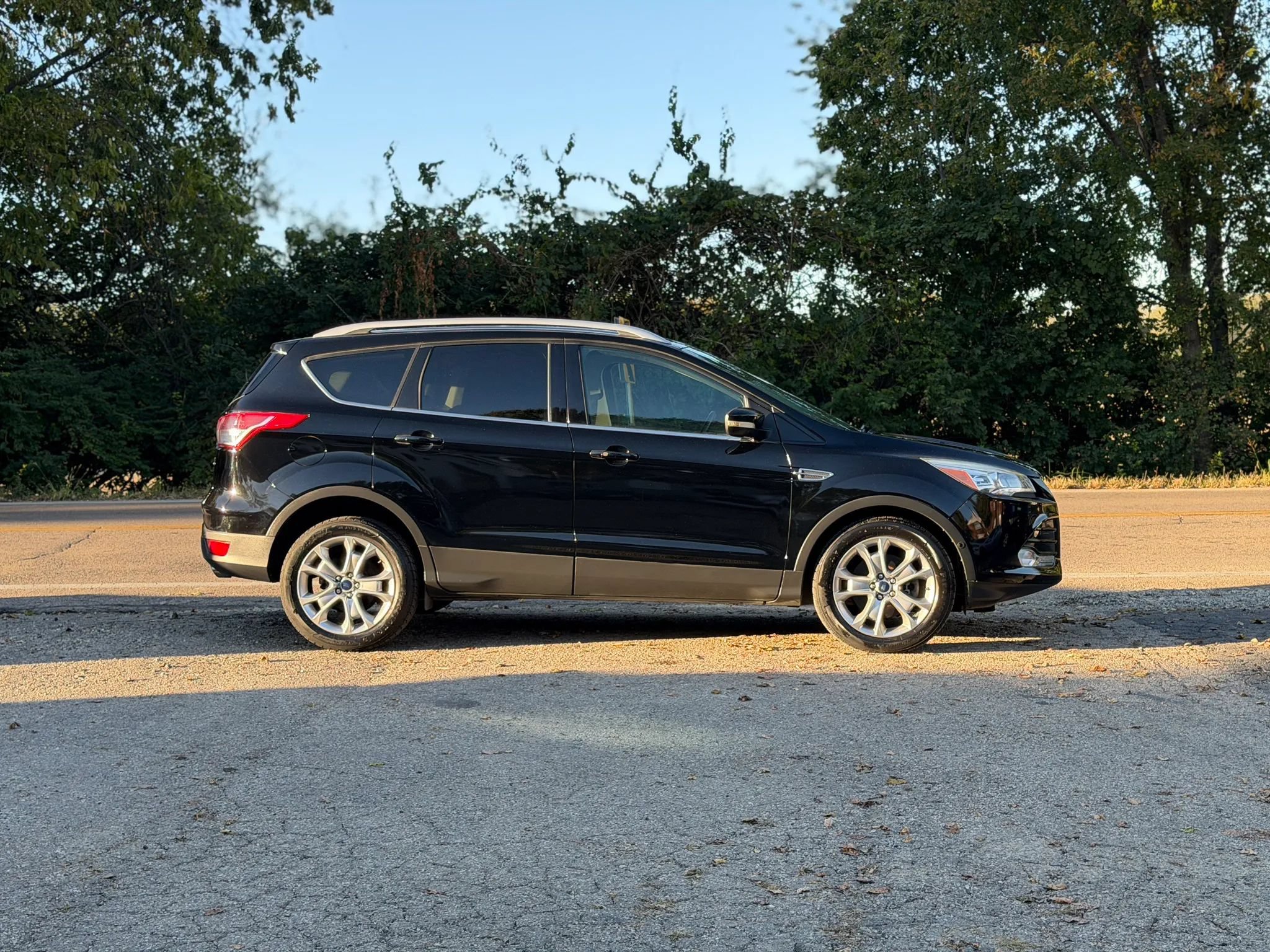 Used 2016 Ford Escape Titanium w/ Equipment Group 301A AWD/4WD image 4