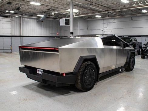 Used 2025 Tesla Cybertruck AWD Crew Cab image 3