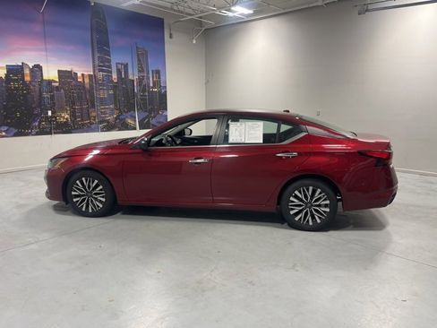 Used 2024 Nissan Altima 2.5 SV image 4