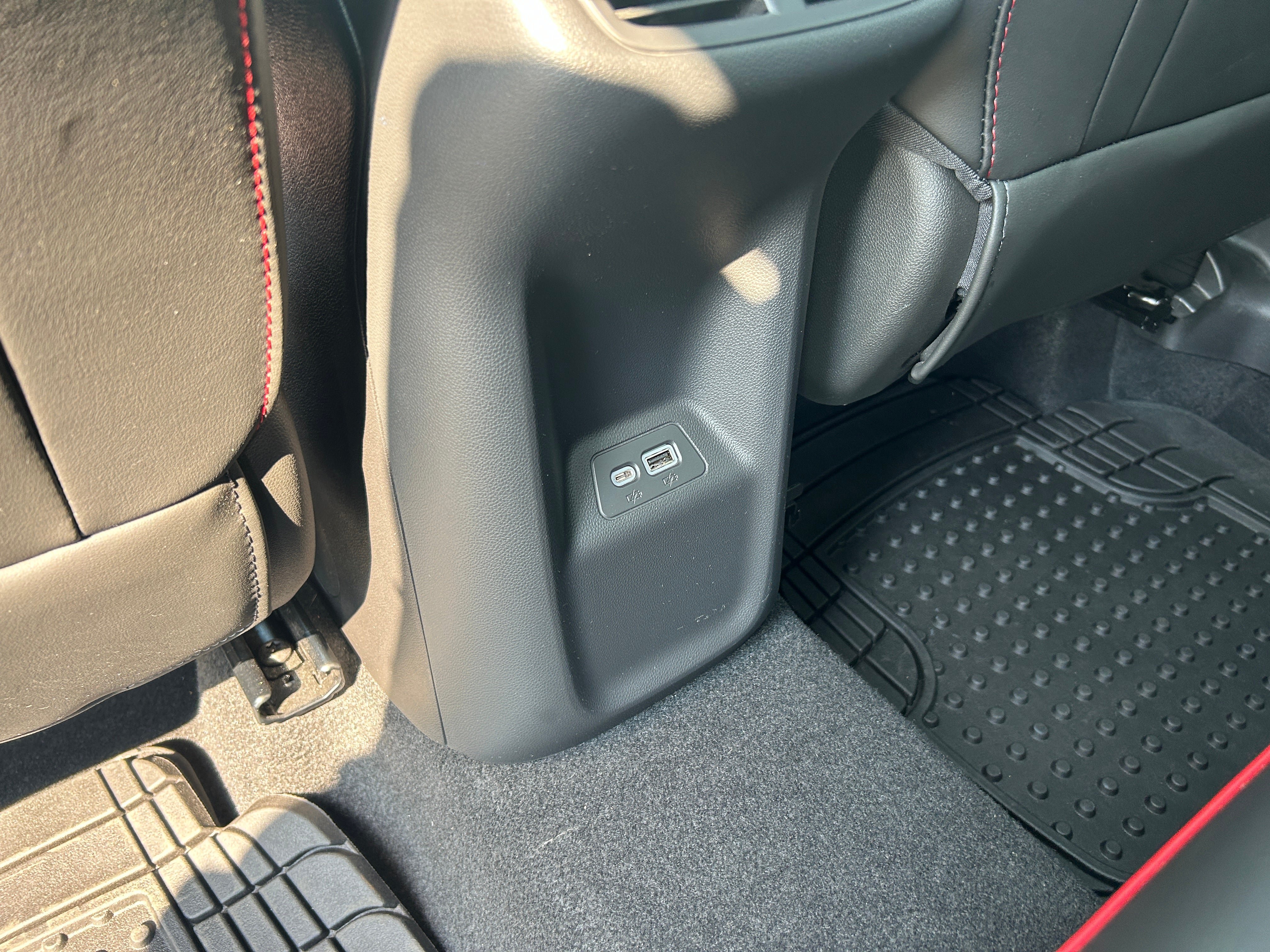 Used 2022 Buick Envision Essence w/ Technology Package II AWD/4WD image 38