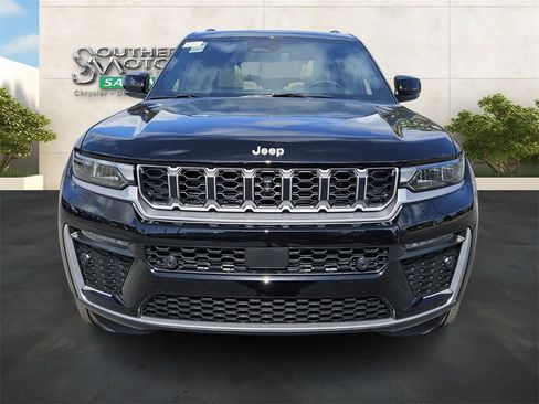 New 2026 Jeep Grand Cherokee L Limited w/ Luxury Tech Group II RWD image 8