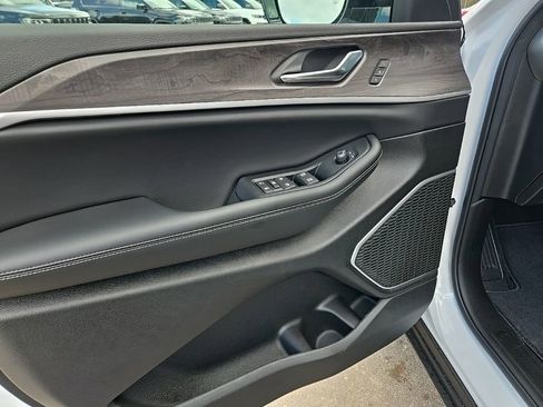 New 2026 Jeep Grand Cherokee Limited AWD/4WD image 33