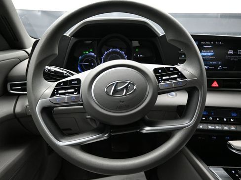 Used 2023 Hyundai Elantra Blue FWD image 14