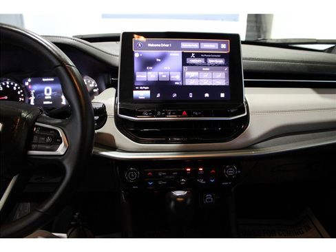 Used 2025 Jeep Compass Limited image 24