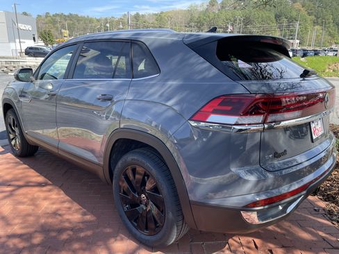 New 2026 Volkswagen Atlas Cross Sport SE FWD image 6