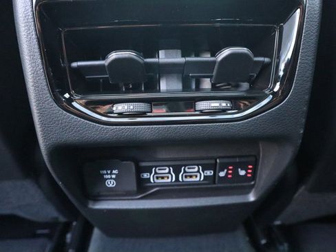 New 2025 Jeep Grand Cherokee Limited image 16