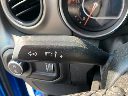 Used 2023 Jeep Gladiator Sport AWD/4WD image 21