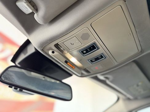 Used 2017 Jaguar XF Premium image 39