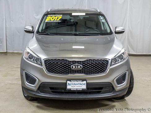 Used 2017 Kia Sorento LX w/ LX Convenience Package image 5