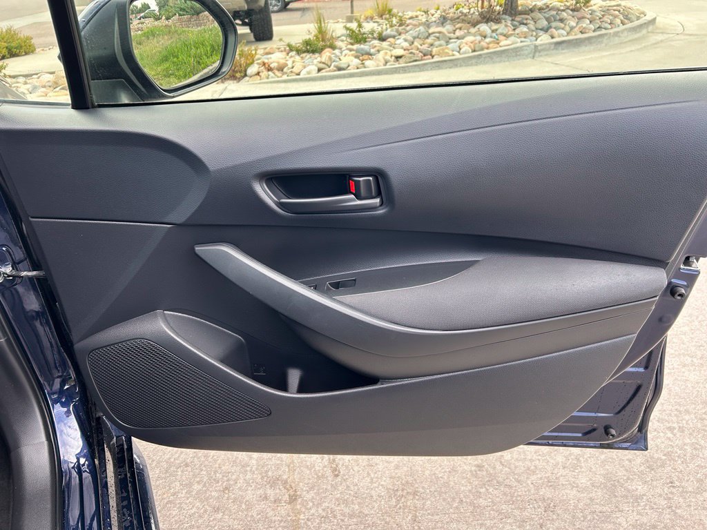 Used 2025 Toyota Corolla LE w/ Carpet Mat Package (TMS) FWD image 31