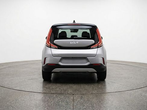 Used 2025 Kia Soul LX w/ LX Technology Package FWD image 7