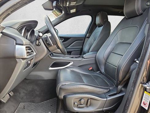 Used 2017 Jaguar F-PACE S image 17