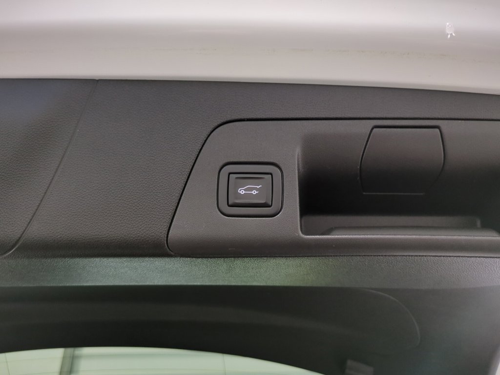 Used 2021 Buick Envision Essence w/ Technology Package I AWD/4WD image 22