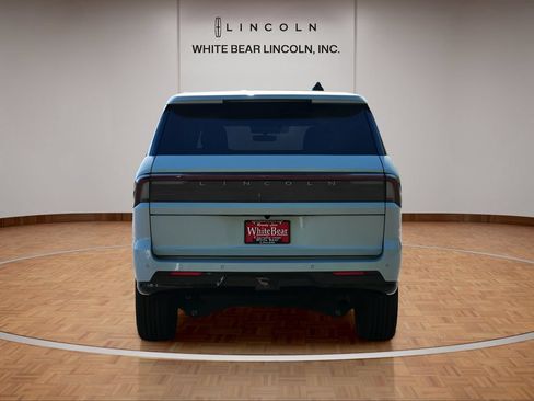 Certified 2025 Lincoln Navigator Black Label AWD/4WD image 6