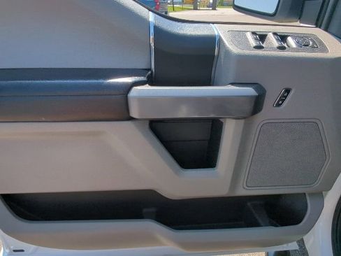 Used 2016 Ford F150 XLT AWD/4WD image 11