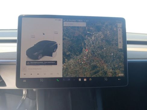 Used 2022 Tesla Model Y Long Range image 26