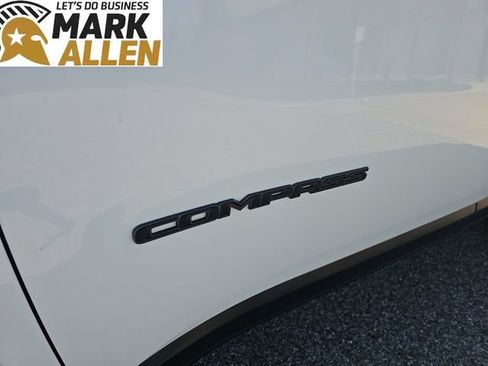 Used 2025 Jeep Compass Trailhawk AWD/4WD image 31