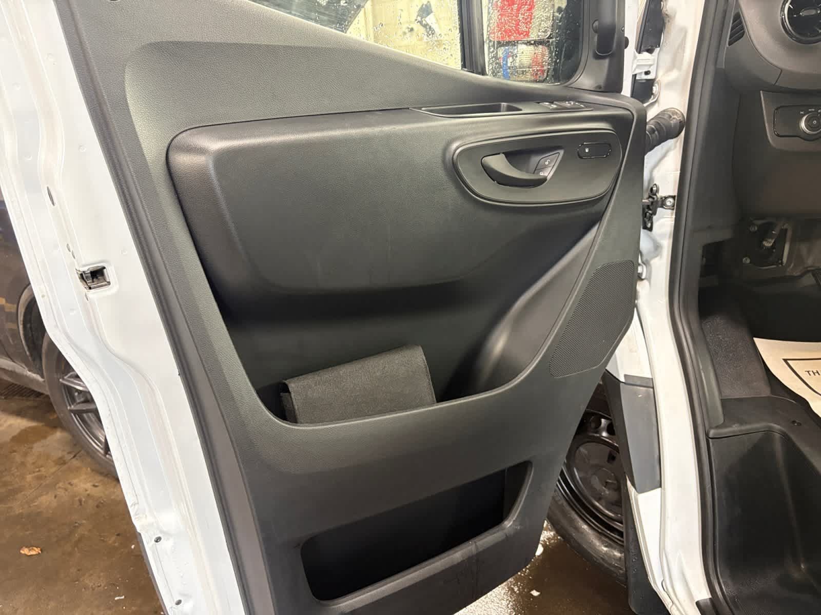 Used 2025 Mercedes-Benz Sprinter 2500 image 10