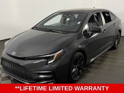 Used 2025 Toyota Corolla SE FWD image 3