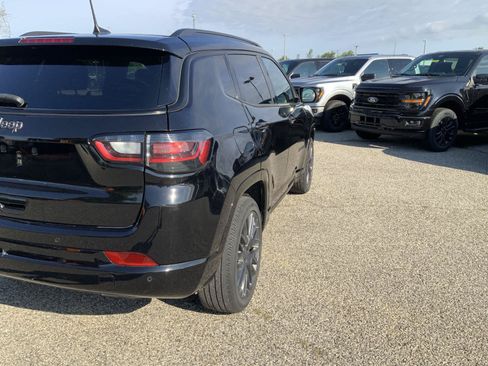 Used 2023 Jeep Compass High Altitude AWD/4WD image 18