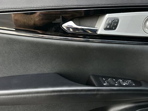 Used 2022 Lincoln Nautilus Reserve w/ Equipment Group 202A image 10