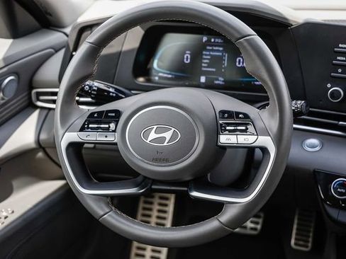 Certified 2025 Hyundai Elantra Sport FWD image 16
