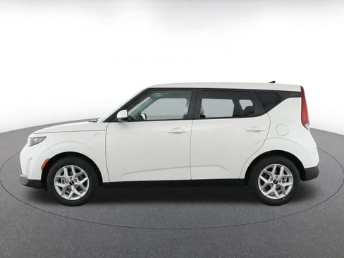 Used 2025 Kia Soul LX w/ LX Technology Package FWD image 4