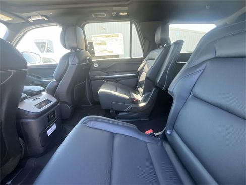 New 2025 Lincoln Navigator Reserve w/ Jet Appearance Package image 12