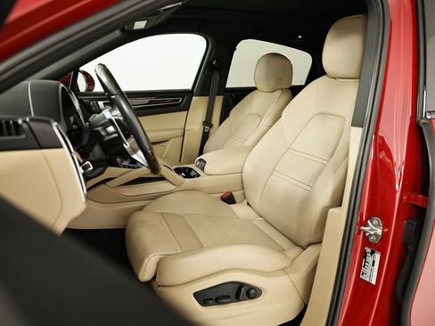 Certified 2023 Porsche Cayenne Coupe AWD/4WD image 5