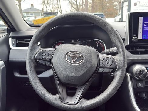 Used 2025 Toyota RAV4 XLE AWD/4WD image 17