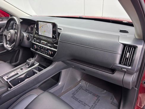Used 2023 Nissan Pathfinder SL FWD image 13