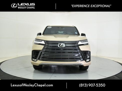 Used 2025 Lexus LX 700h Overtrail image 9