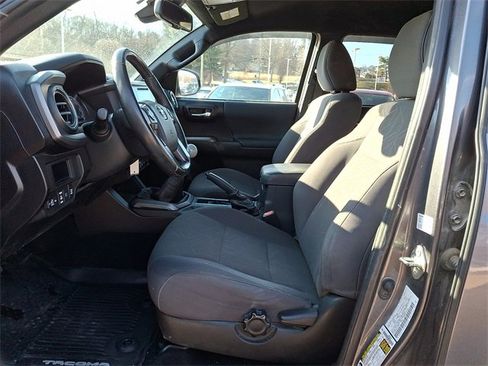 Used 2019 Toyota Tacoma TRD Off-Road image 13