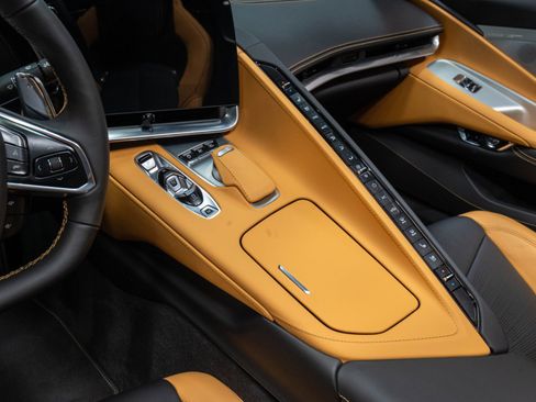 Used 2022 Chevrolet Corvette Stingray Preferred Cpe w/ Z51 Performance Package RWD image 13