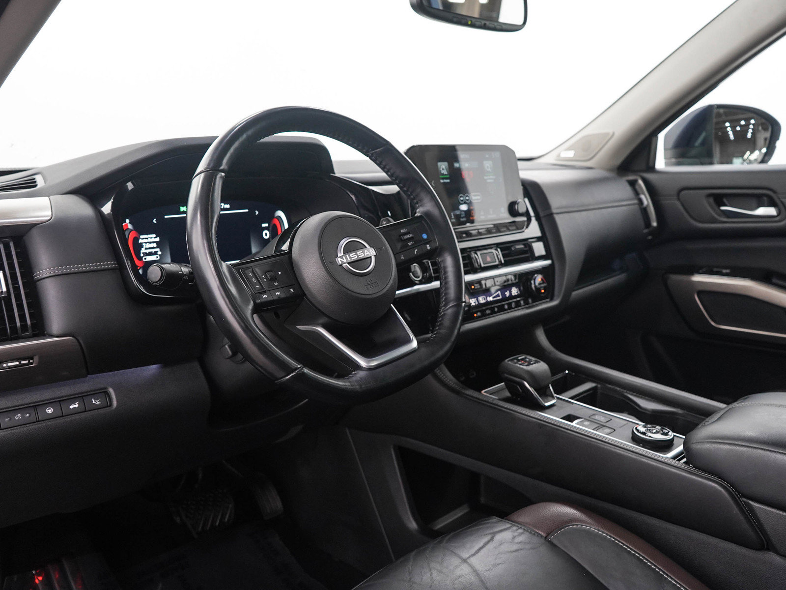Used 2022 Nissan Pathfinder Platinum AWD/4WD image 26
