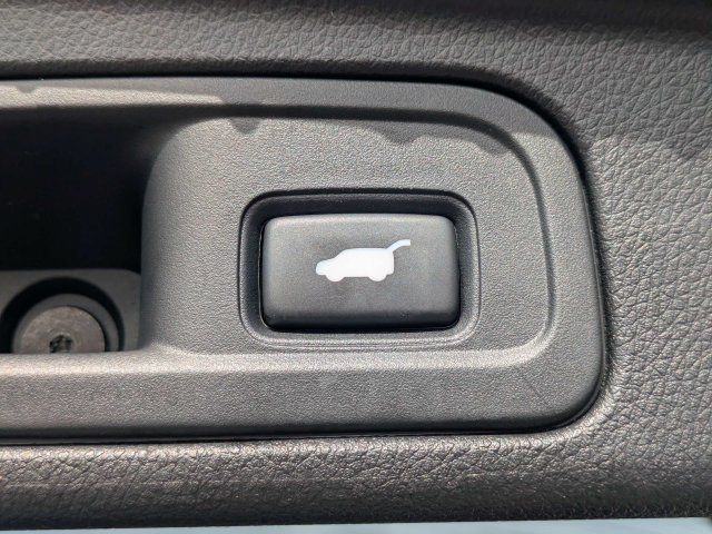 Used 2017 Honda Pilot Touring image 13