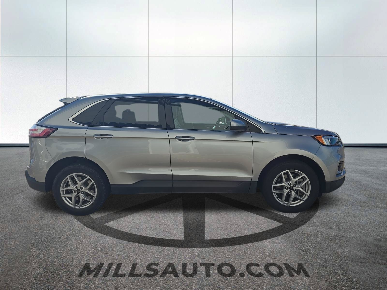 Used 2024 Ford Edge SEL AWD/4WD image 3