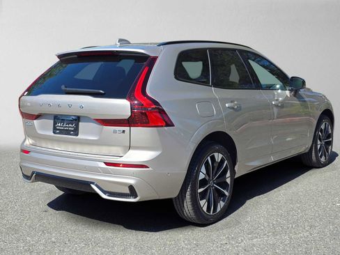 Used 2026 Volvo XC60 B5 Plus w/ Protection Package Premier AWD/4WD image 3