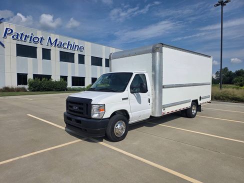 Used 2022 Ford E-350 and Econoline 350 Super Duty RWD image 3