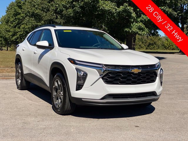 Used 2026 Chevrolet Trax LT w/ Sunroof Package FWD image 9
