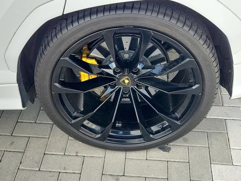 Used 2022 Lamborghini Urus AWD/4WD image 8