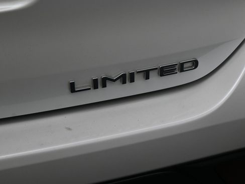 Used 2023 Toyota Highlander Limited image 38