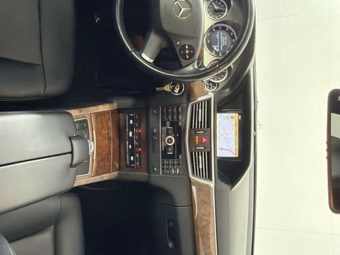 Used 2011 Mercedes-Benz E 350 4MATIC Sedan image 26