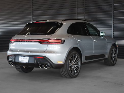 Certified 2026 Porsche Macan AWD/4WD image 10