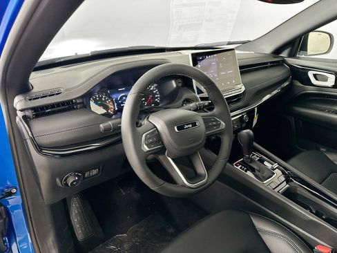 Used 2026 Jeep Compass Latitude AWD/4WD image 9