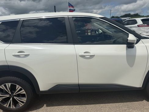 Used 2023 Nissan Rogue SV image 25