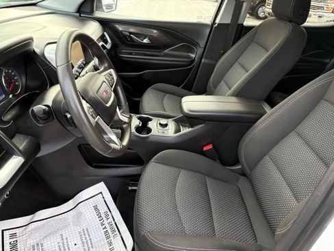 Used 2023 GMC Terrain SLE w/ Driver Convenience Package image 9