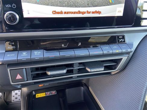 Used 2025 Toyota Camry SE image 22