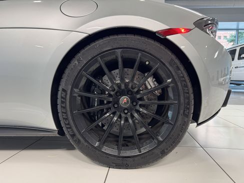 Used 2018 McLaren 570S image 11